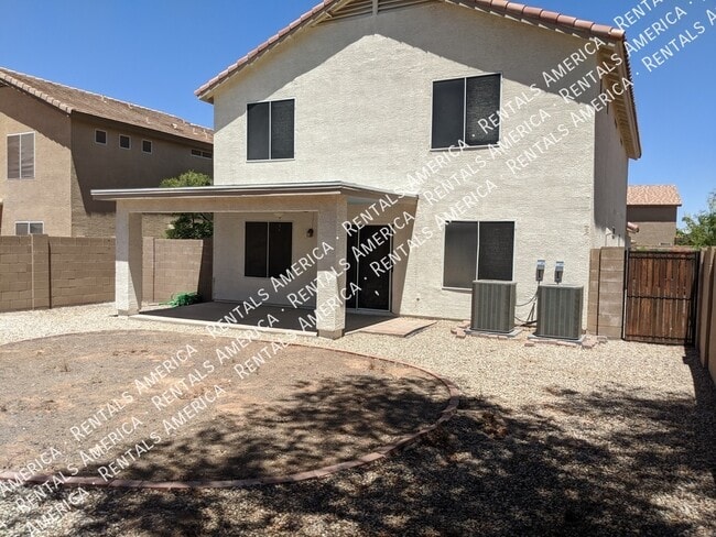 Building Photo - 895 E Lakeview Dr