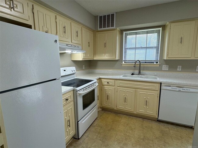 Building Photo - 1653 E Trinity Blvd