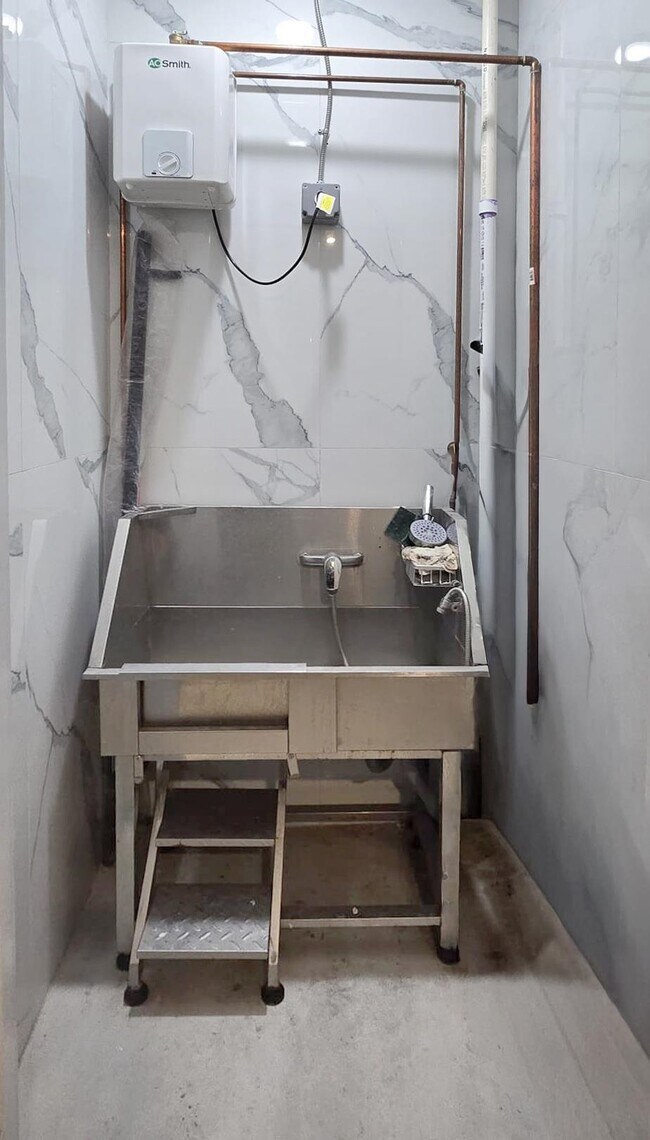 Building Photo - 211 Baldwin Ave