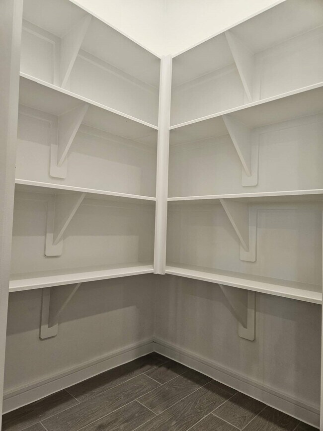 Building Photo - 8338 Bay Oaks Dr