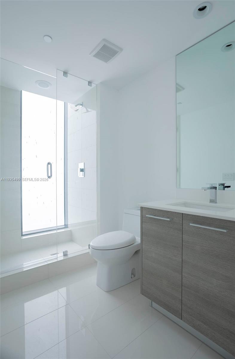 Building Photo - 650 NE 32nd St