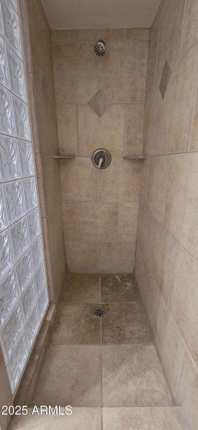 Building Photo - 3823 W Lawrence Rd