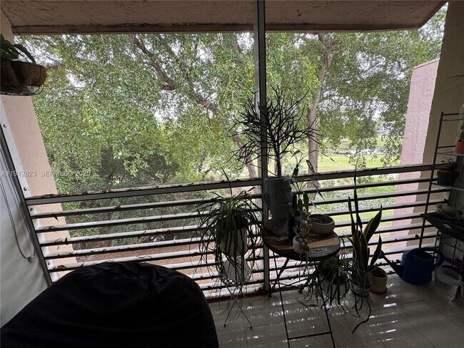 Building Photo - 9495 Evergreen Pl