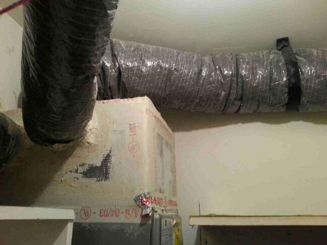 Building Photo - 300 Horizon W