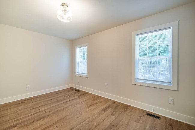 Building Photo - 105 Stowe Pl