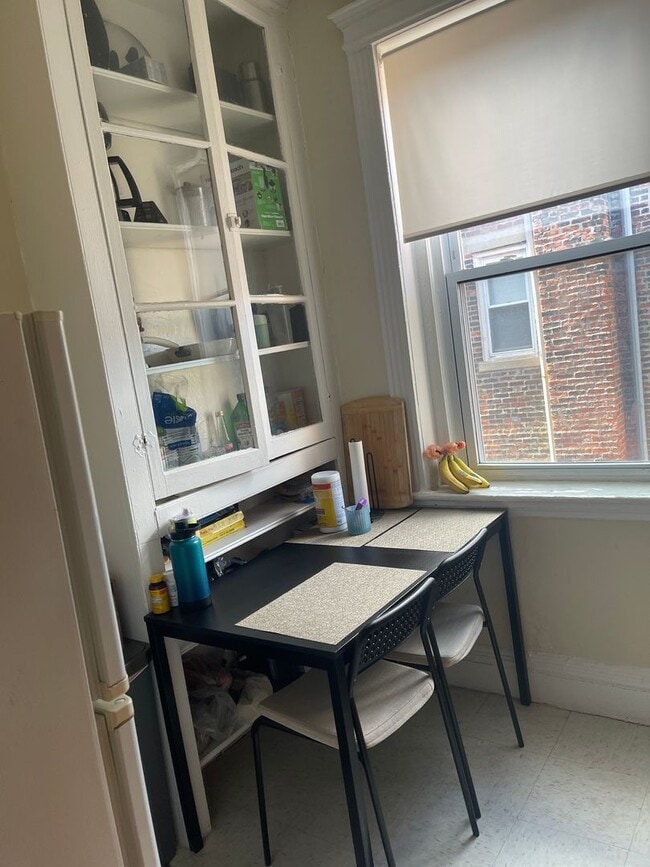 Building Photo - July 1 Big and Sunny Studio with Eat in kitchen No fee Heat hw Inc  Students ok