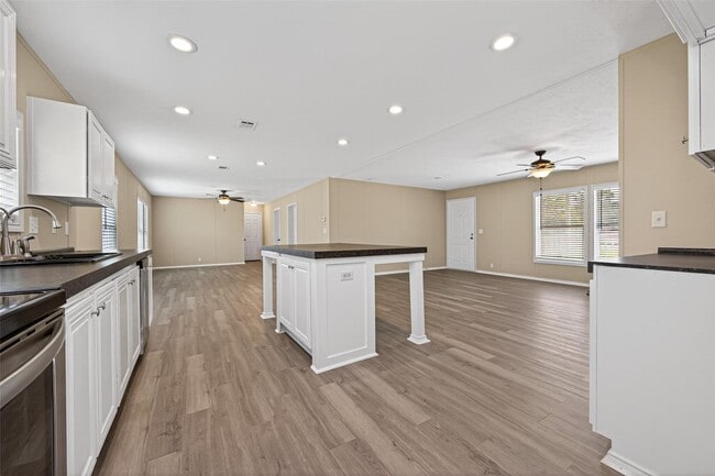 Building Photo - 15933 W Relza Dr