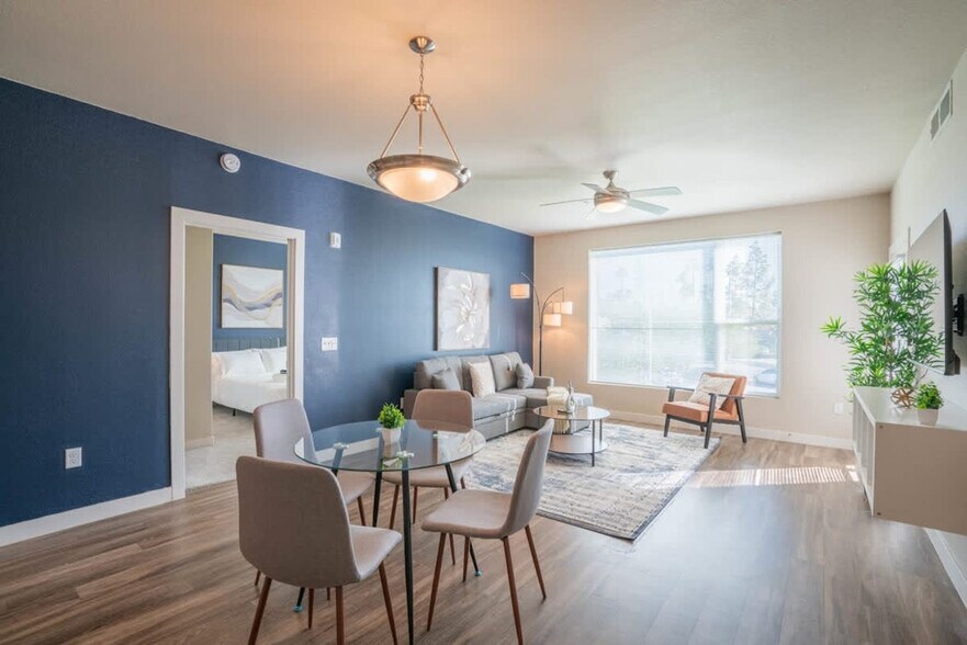 Primary Photo - 1890 S Country Club Way