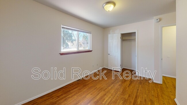 Building Photo - 1111 Fosdick Dr