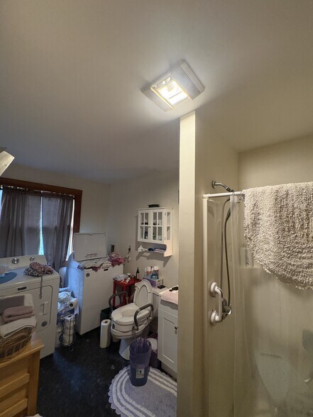 Building Photo - 6 Whitney Way