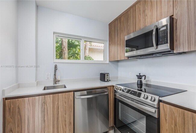 Building Photo - 2742 Coacoochee St