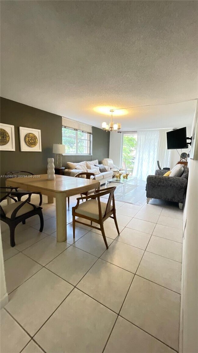 Building Photo - 1465 NE 123rd St