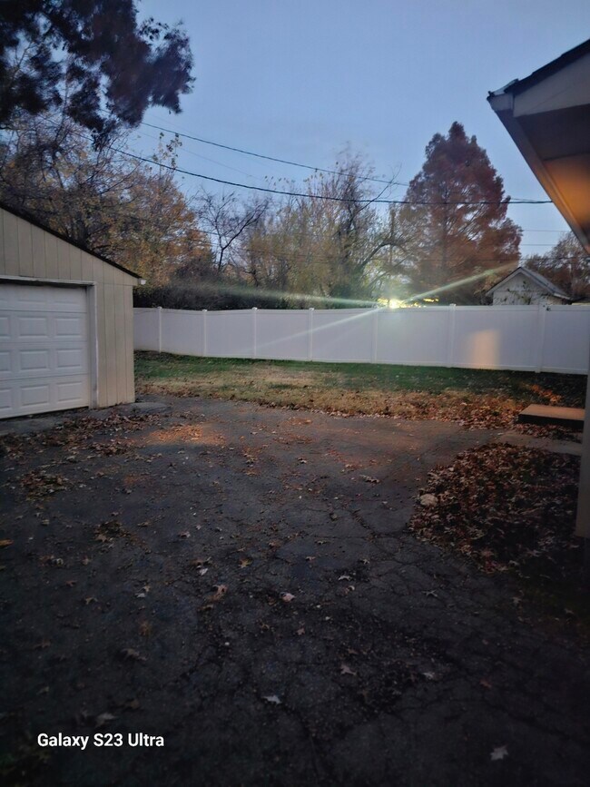 Building Photo - 3415 Emerald Dr