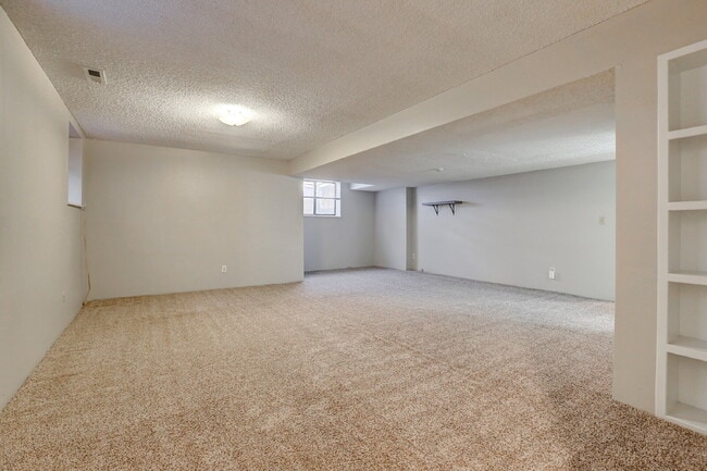 Building Photo - $1,940.95, 2-bed, 2-bath located in Denver