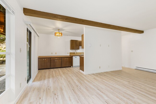 Building Photo - 922 100th Ave NE