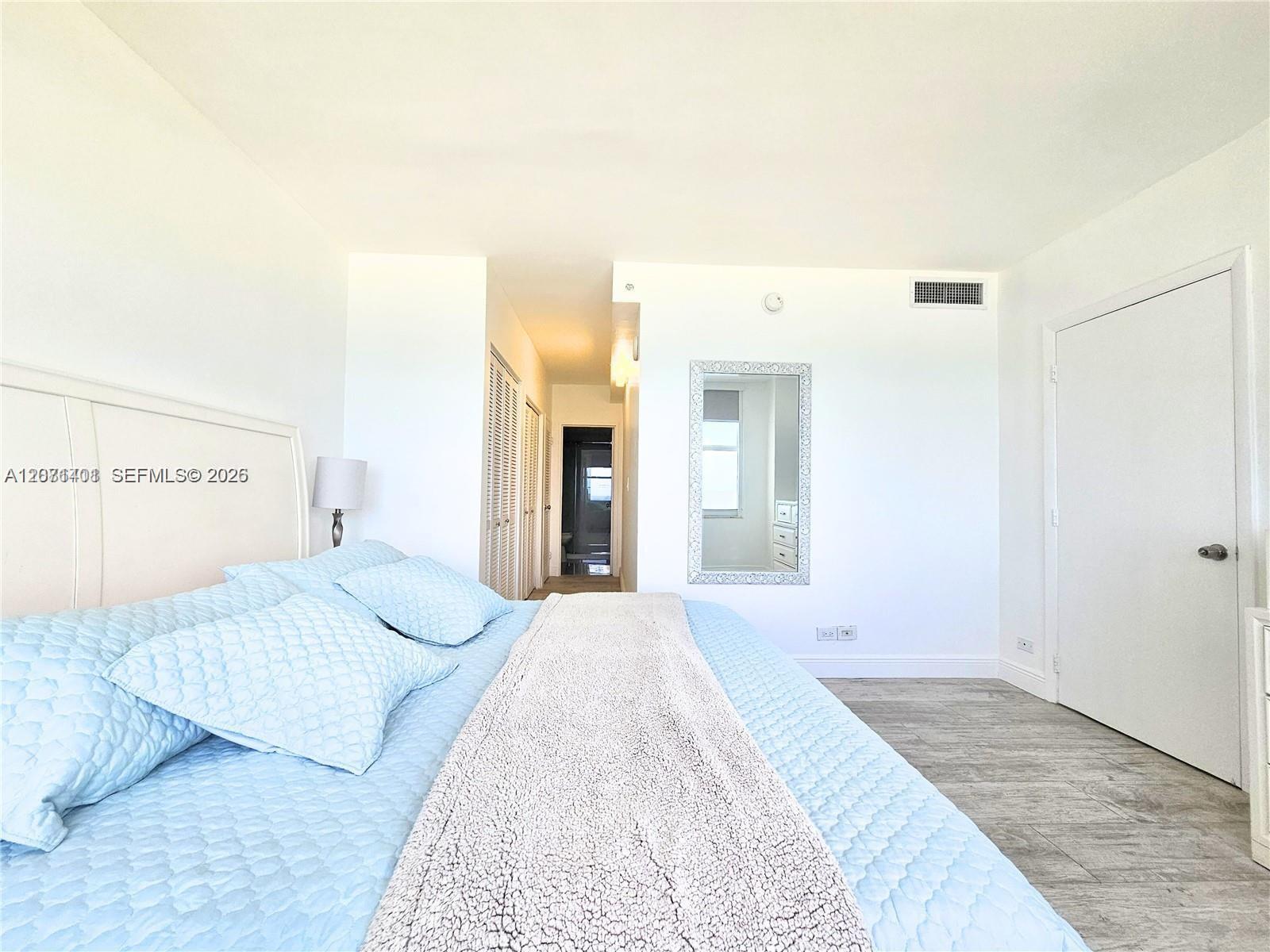 Building Photo - 5601 Collins Ave