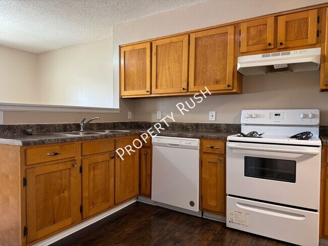 Building Photo - 1620 Hickory Pl