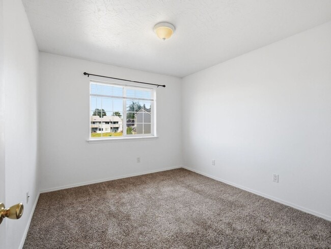 Building Photo - 580 7th Ct