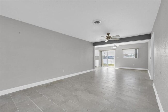 Building Photo - 404 Normandy Rd