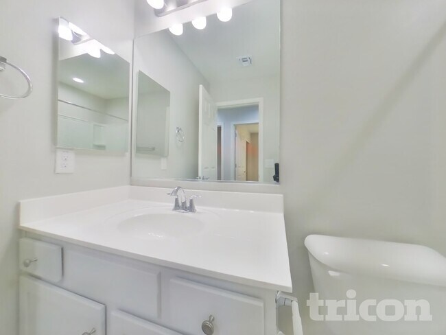 Building Photo - 8632 E Posada Ave