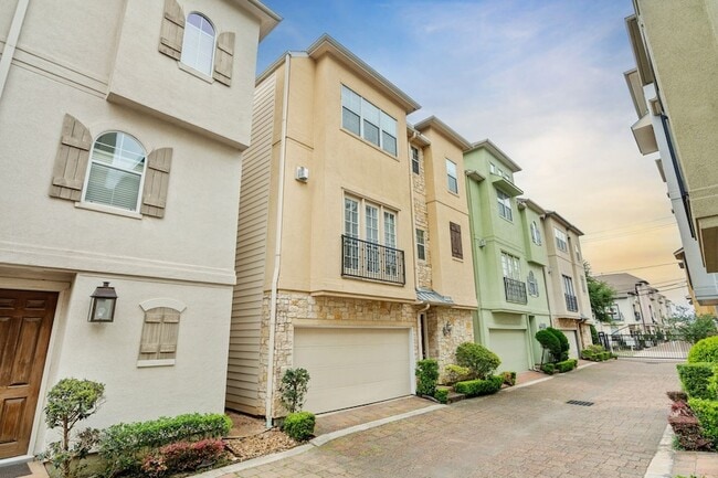 Building Photo - 2820 Sherwin St