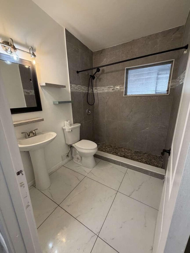 Building Photo - 400 E Prima Vista Blvd