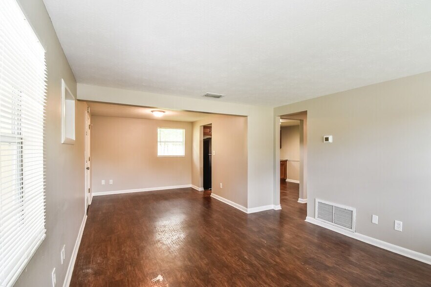 Building Photo - 5816 Sonora Dr W