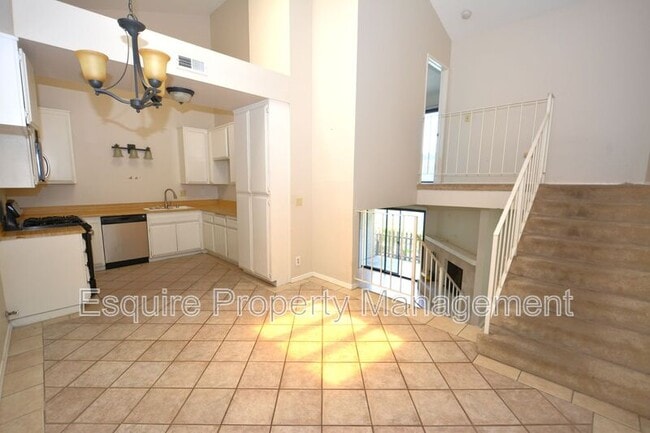 Building Photo - 564 Rosewood Ave
