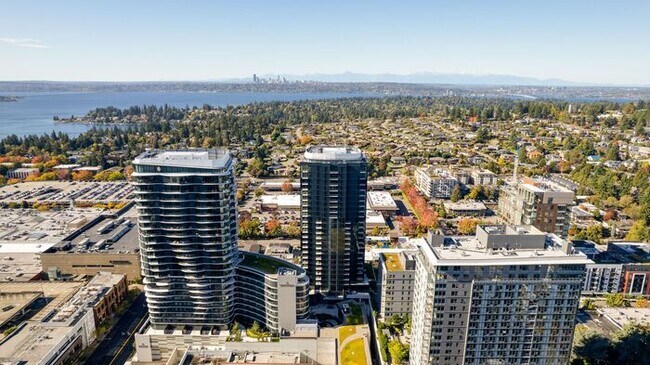 Building Photo - Luxury Executive Condo w/AC in the Heart o...
