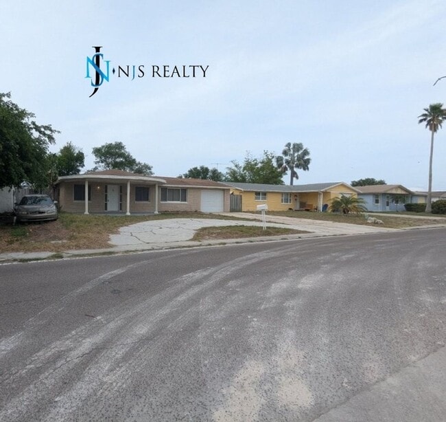 Primary Photo - Gorgeous 3/2 1804 Sq. Ft. with new floorin...