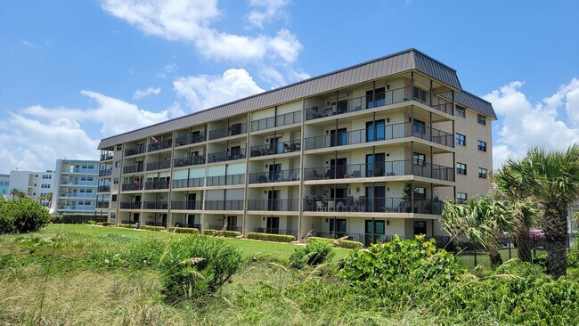 Building Photo - Fully Furnished Condo in the heart of Cocoa Beach-Available 10.1.24 to 4.30.25
