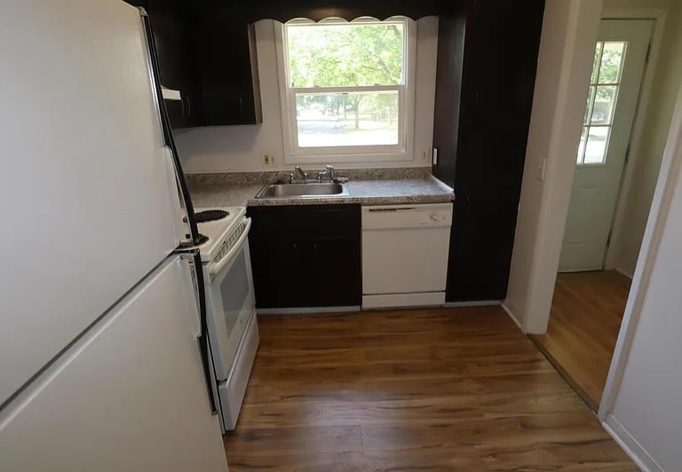 Building Photo - 3700 Malibu Dr