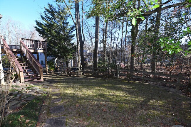 Building Photo - Gorgeous 4 BR 2+2 Baths Colonial - Finished Walk-Out Basement and Car Garage