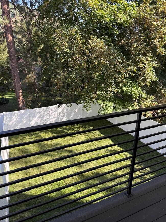Building Photo - Duplex in CDA !