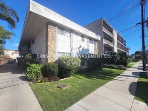 Building Photo - Charming 3-Bed, 2-Bath Long Beach Retreat ...