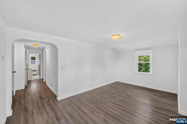 Building Photo - 165 Oak Grove Ave
