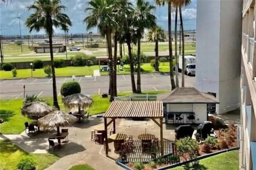 Building Photo - 3938 Surfside Blvd