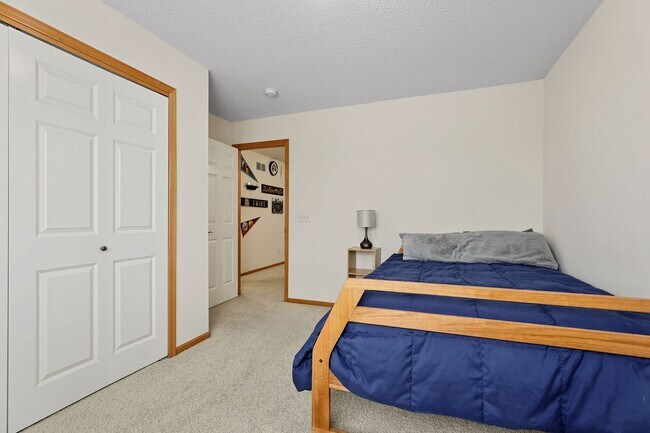 Building Photo - Bailey's Arbor townhome- 2 bed/1.5 bath; Available June 1st.