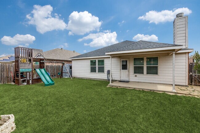 Building Photo - "Charming 3-Bedroom Home with 2.5 Baths and Spacious Living in Fort Worth!"