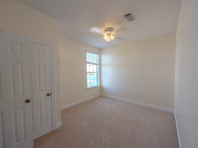 Building Photo - 118 Lakeview Dr