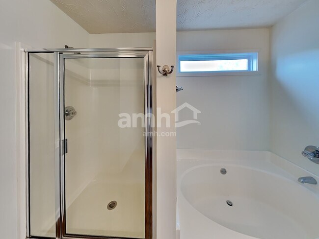 Building Photo - 127 Oleander Way