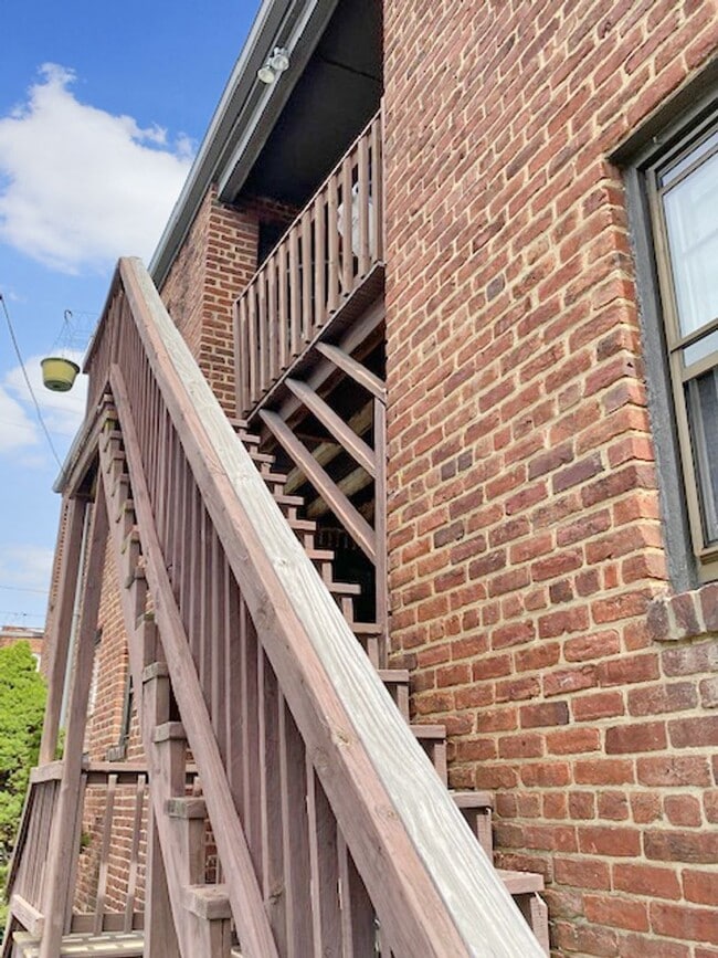 Building Photo - Sophisticated Living in The Fan: 2 Bedroom...