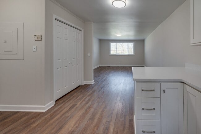 Building Photo - 405 Figuers Dr