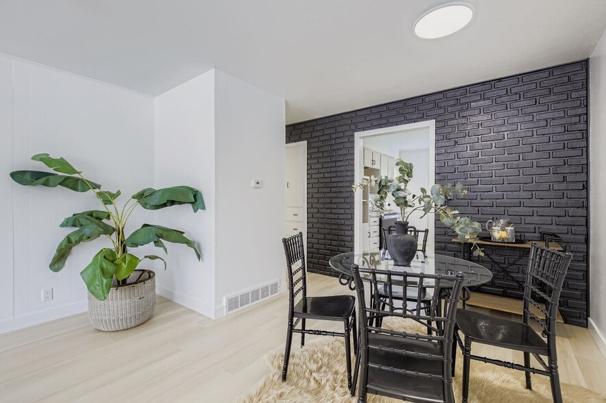 Building Photo - 604 Colorado St