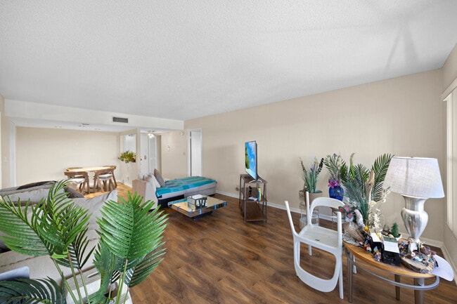 Building Photo - 10777 W Sample Rd