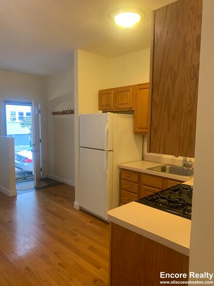 Building Photo - 202 Hurley St