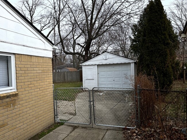 Building Photo - 27640 Barrington St