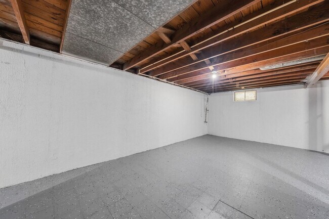 Building Photo - 8515 Jenny Dr