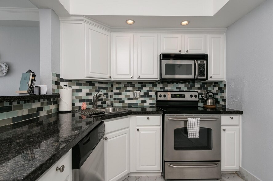 Building Photo - 3700 Galt Ocean Dr
