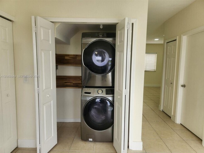 Building Photo - Southeast 31st Court, Homestead, FL 33035 - 3 BR 2.5 BA townhouse